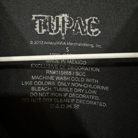 Tupac Middle Finger Smoking Shirt Mens Size Small - Picture 3 of 4